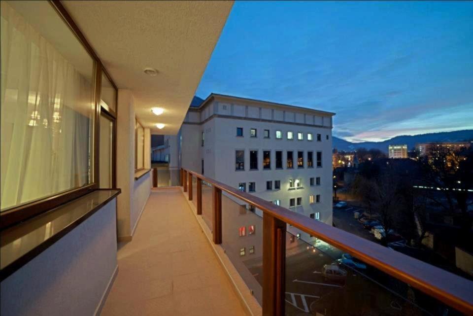 Apart Hotel Vlad Tepes Brasov Exterior photo