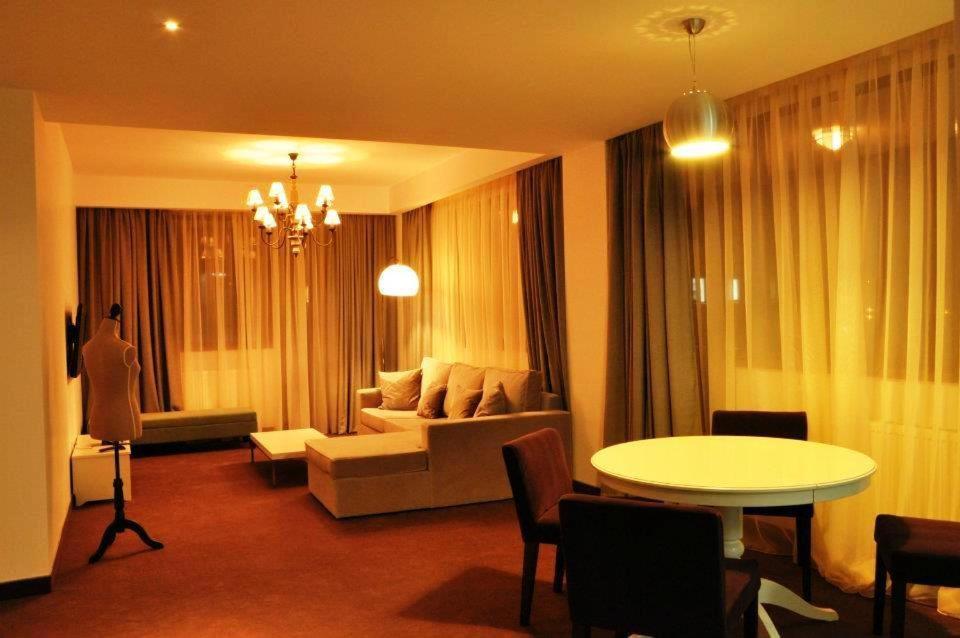 Apart Hotel Vlad Tepes Brasov Exterior photo