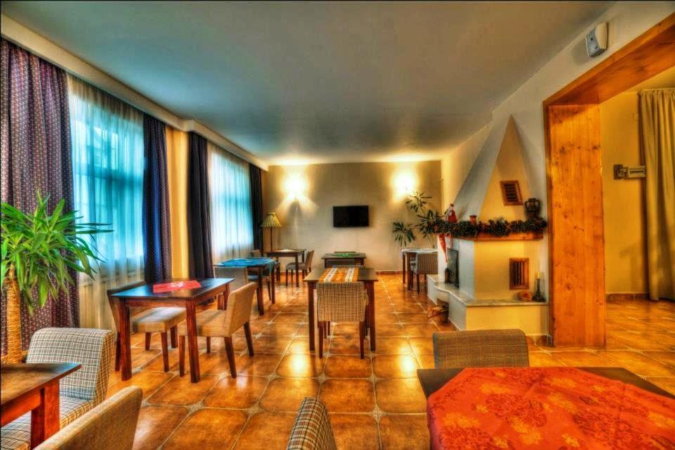 Apart Hotel Vlad Tepes Brasov Exterior photo
