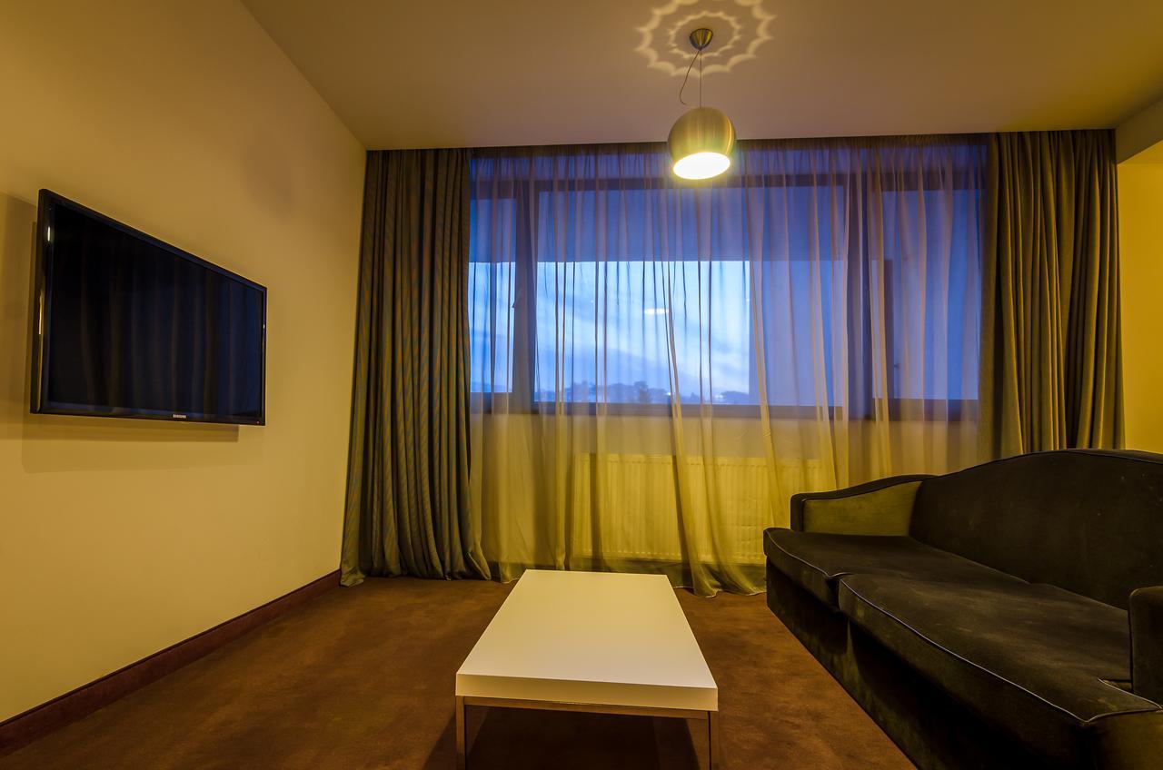 Apart Hotel Vlad Tepes Brasov Exterior photo
